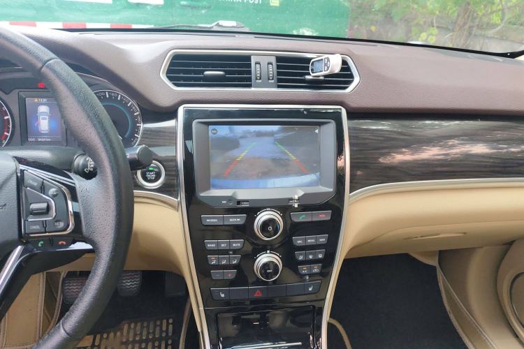Used Haval H2 2014 1.5T Manual Two-Wheel Drive Elite Edition Audio And AC Panel