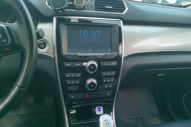 Used Haval H2 2014 1.5T Manual Two-Wheel Drive Elite Edition Audio And AC Panel
