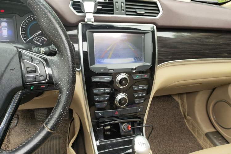 Used Haval H2 2014 1.5T Manual Two-Wheel Drive Elite Edition Audio And AC Panel
