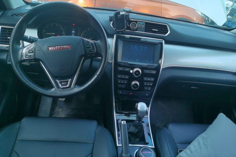 Used Haval H2 2014 1.5T Manual Two-Wheel Drive Elite Edition Center Console