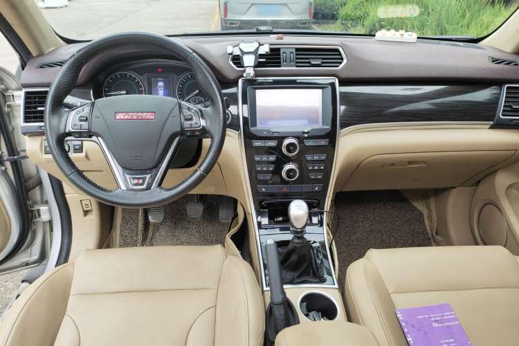 Used Haval H2 2014 1.5T Manual Two-Wheel Drive Elite Edition Center Console