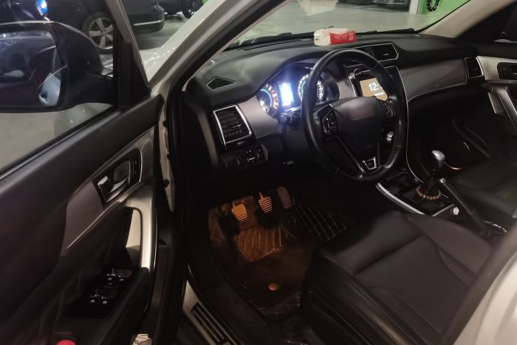 Used Haval H2 2014 1.5T Manual Two-Wheel Drive Elite Edition Driver Seat