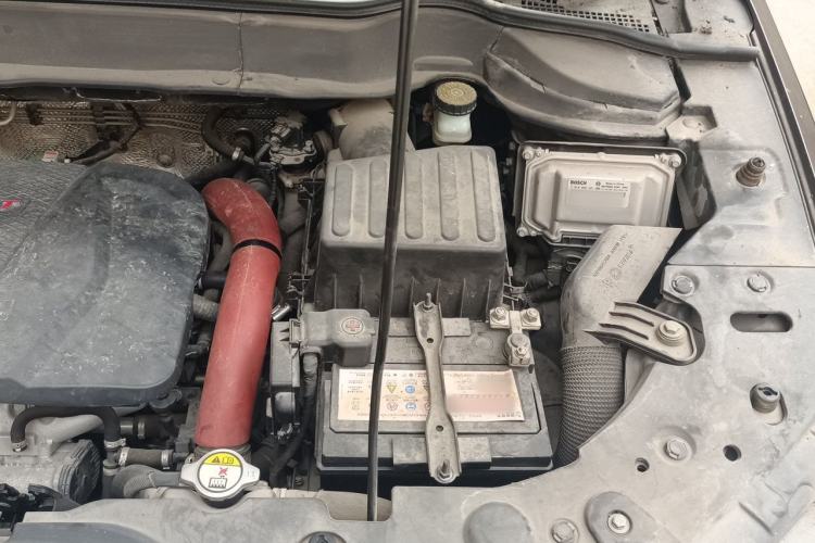 Used Haval H2 2014 1.5T Manual Two-Wheel Drive Prestige Edition Engine Bay Left