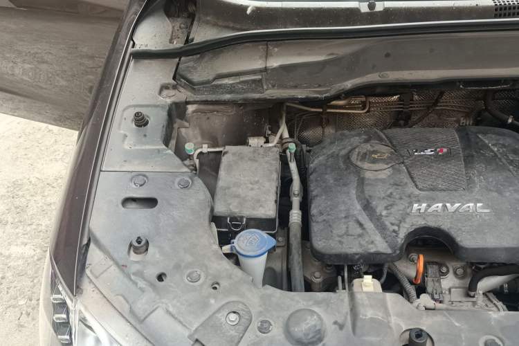 Used Haval H2 2014 1.5T Manual Two-Wheel Drive Prestige Edition Engine Bay Right