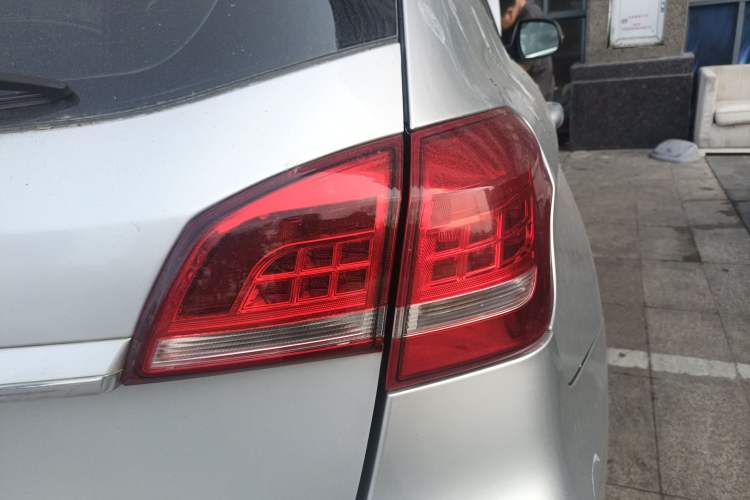 Used Haval H2 2014 1.5T Manual Two-Wheel Drive Elite Edition Exterior 3