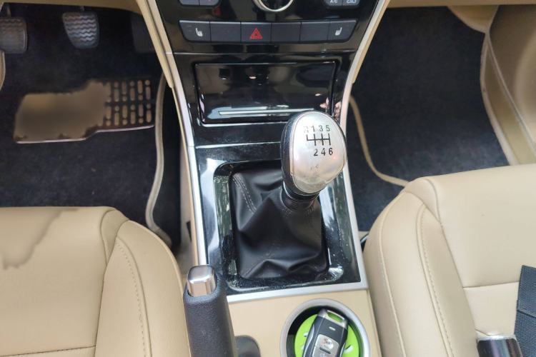 Used Haval H2 2014 1.5T Manual Two-Wheel Drive Elite Edition Gear Lever