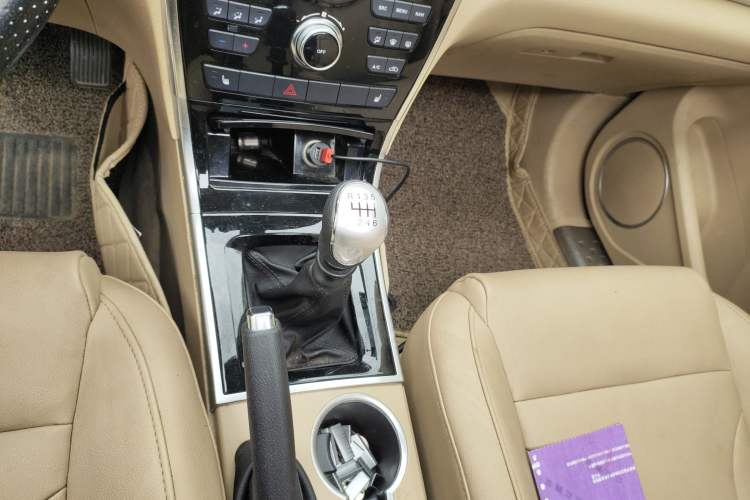 Used Haval H2 2014 1.5T Manual Two-Wheel Drive Elite Edition Gear Lever