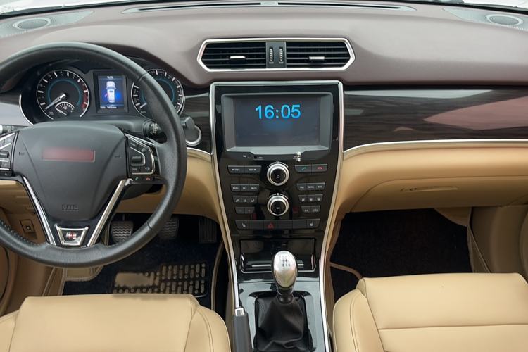 Used Haval H2 2014 1.5T Manual Two-Wheel Drive Elite Edition Interior 2