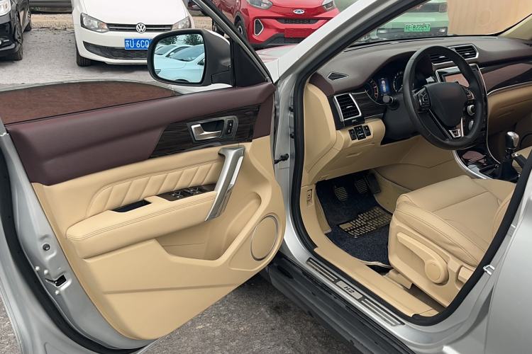 Used Haval H2 2014 1.5T Manual Two-Wheel Drive Elite Edition Interior 3