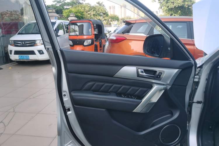 Used Haval H2 2014 1.5T Manual Two-Wheel Drive Elite Edition Left Front Door Interior