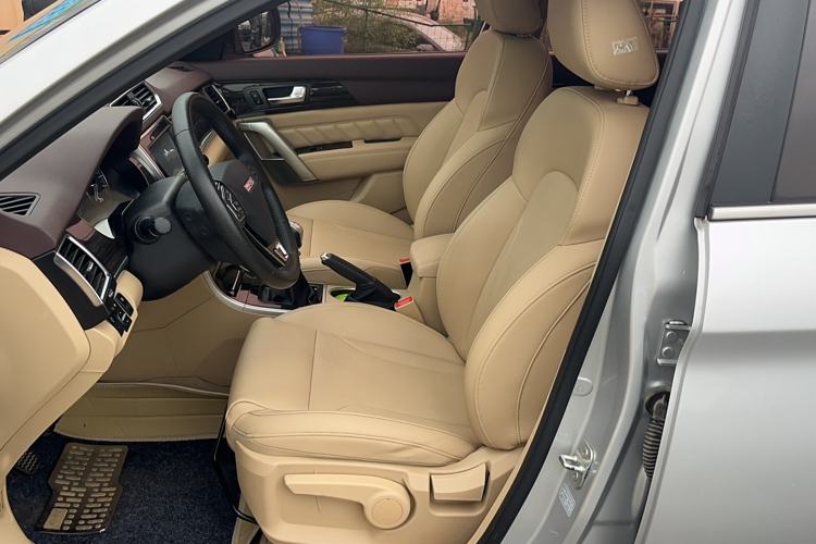 Used Haval H2 2014 1.5T Manual Two-Wheel Drive Elite Edition Left Front Seat
