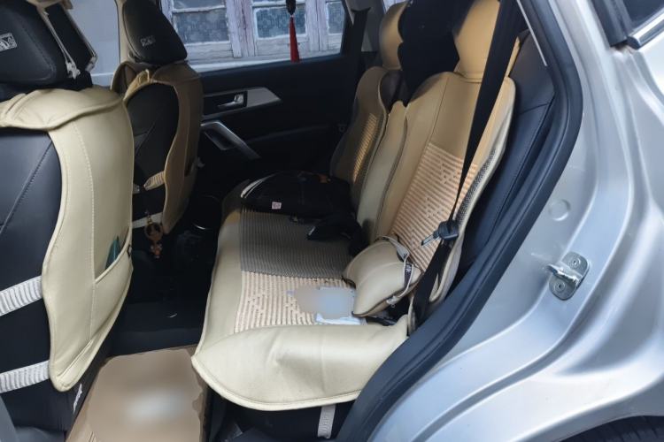 Used Haval H2 2014 1.5T Manual Two-Wheel Drive Elite Edition Left Rear Seat