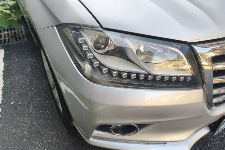Used Haval H2 2014 1.5T Manual Two-Wheel Drive Elite Edition Right Front Headlight
