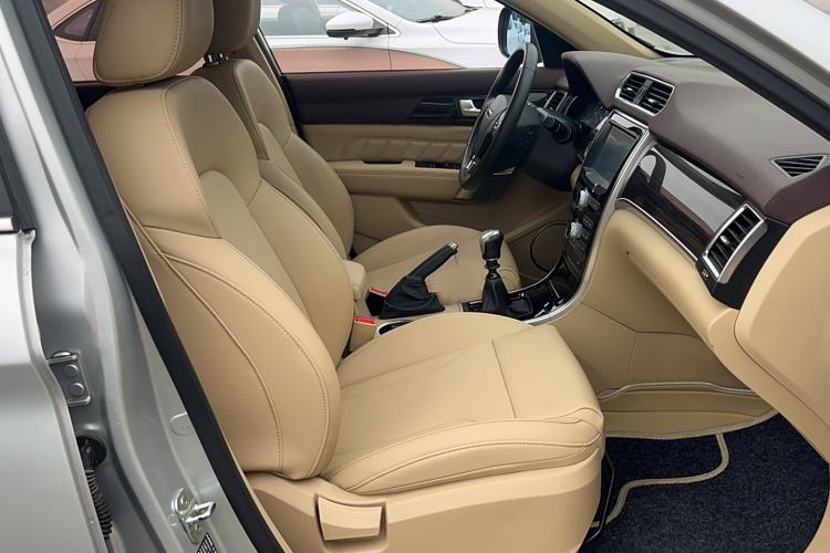 Used Haval H2 2014 1.5T Manual Two-Wheel Drive Elite Edition Right Front Seat