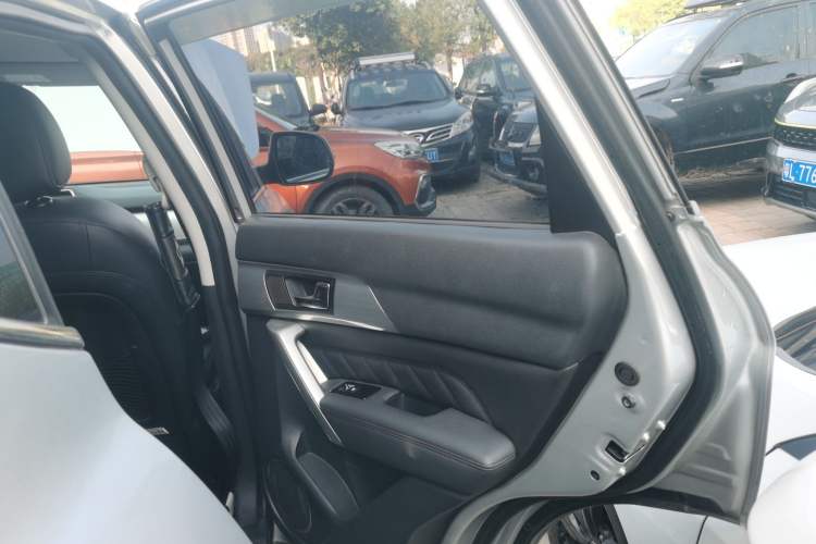 Used Haval H2 2014 1.5T Manual Two-Wheel Drive Elite Edition Right Rear Door Interior