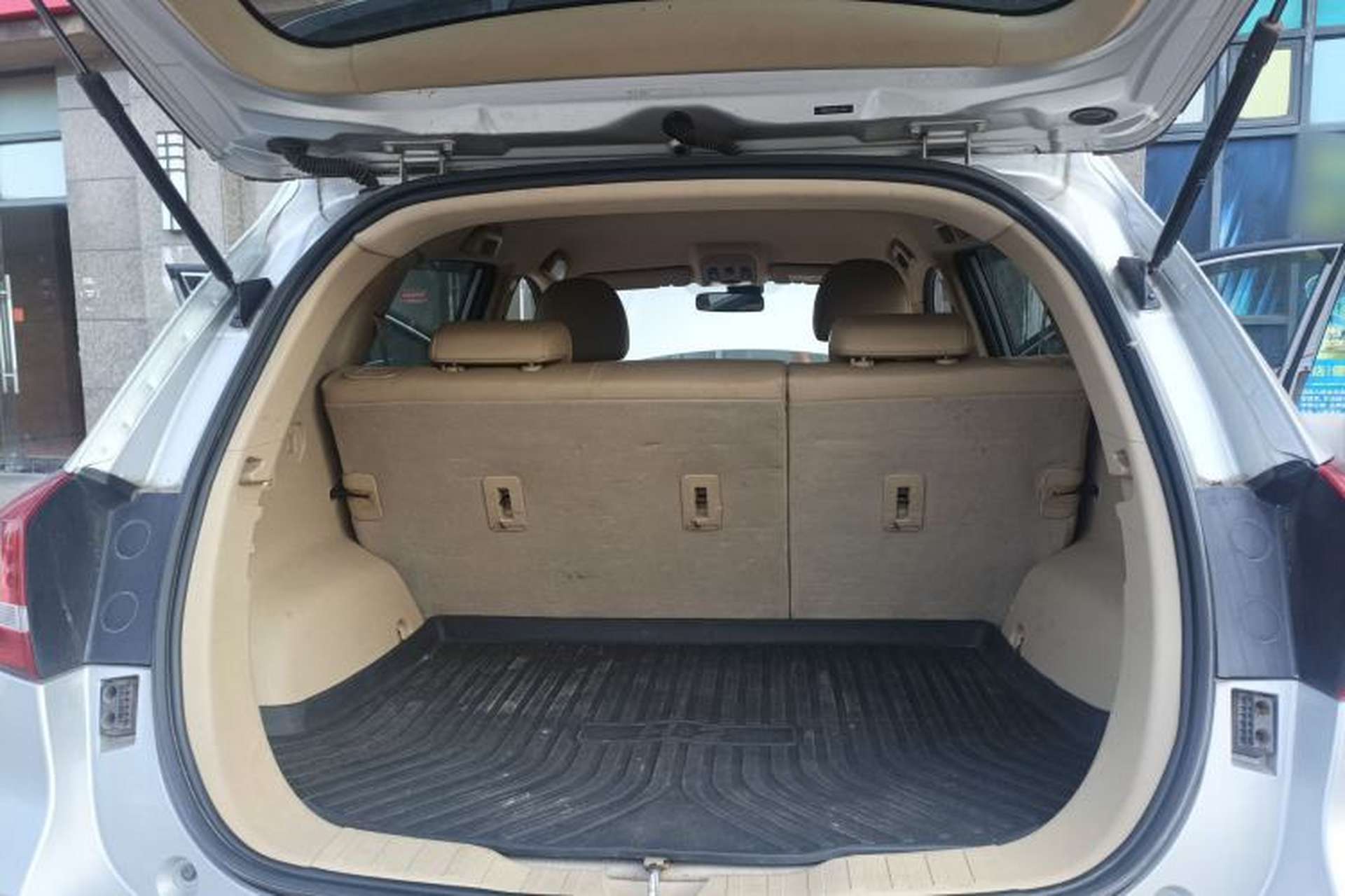Used Haval H2 2014 1.5T Manual Two-Wheel Drive Elite Edition Trunk