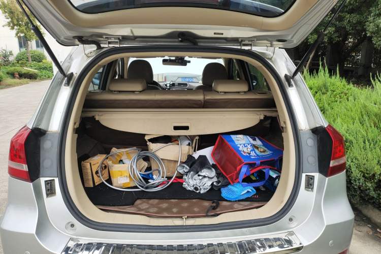 Used Haval H2 2014 1.5T Manual Two-Wheel Drive Elite Edition Trunk