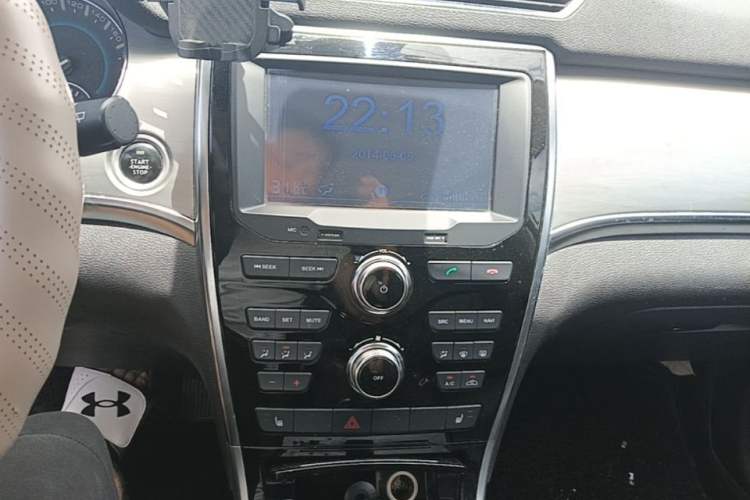 Used Haval H2 2014 1.5T Manual Two-Wheel Drive Elite Edition Audio And AC Panel