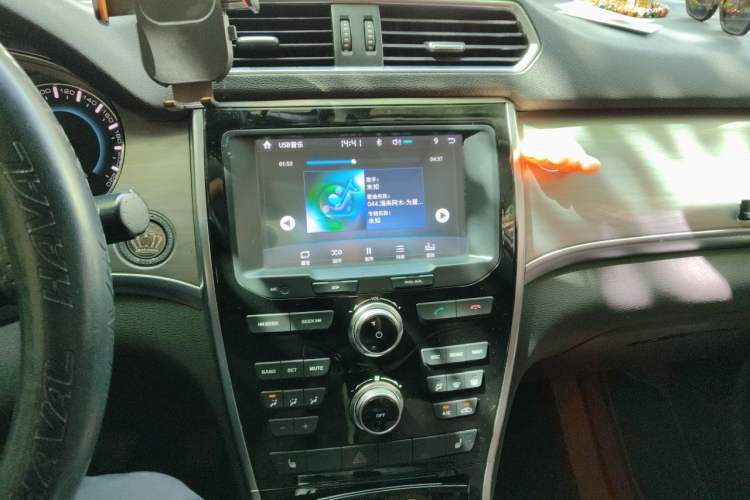 Used Haval H2 2014 1.5T Manual Two-Wheel Drive Elite Edition Audio And AC Panel