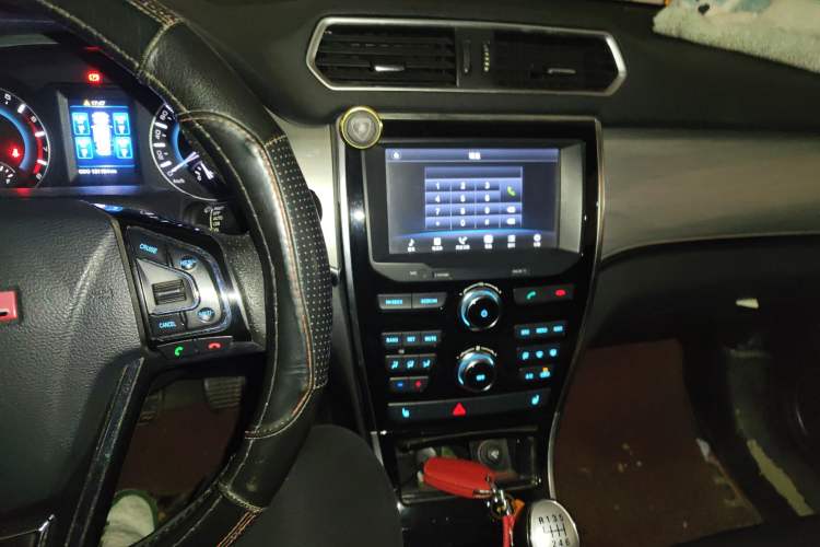 Used Haval H2 2014 1.5T Manual Two-Wheel Drive Elite Edition Audio And AC Panel