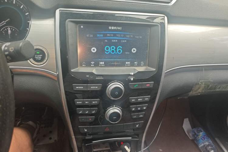 Used Haval H2 2014 1.5T Manual Two-Wheel Drive Elite Edition Audio And AC Panel