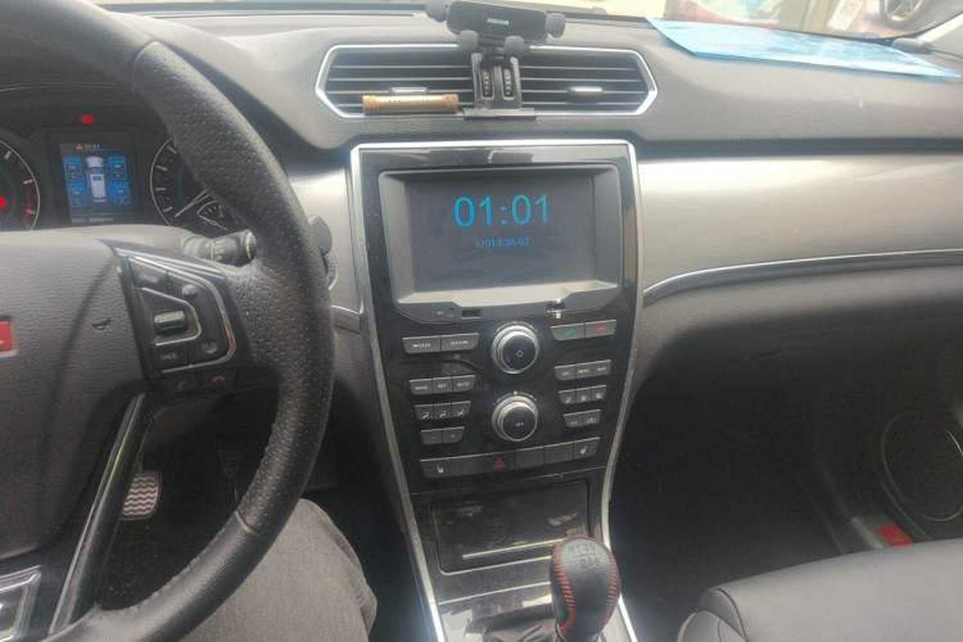Used Haval H2 2014 1.5T Manual Two-Wheel Drive Elite Edition Audio And AC Panel
