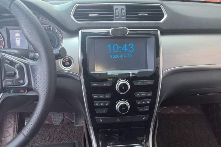 Used Haval H2 2014 1.5T Manual Two-Wheel Drive Elite Edition Audio And AC Panel