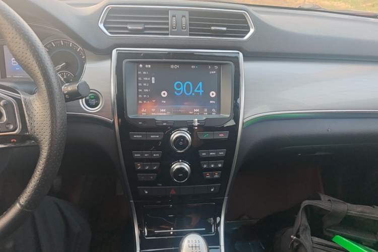 Used Haval H2 2014 1.5T Manual Two-Wheel Drive Elite Edition Audio And AC Panel