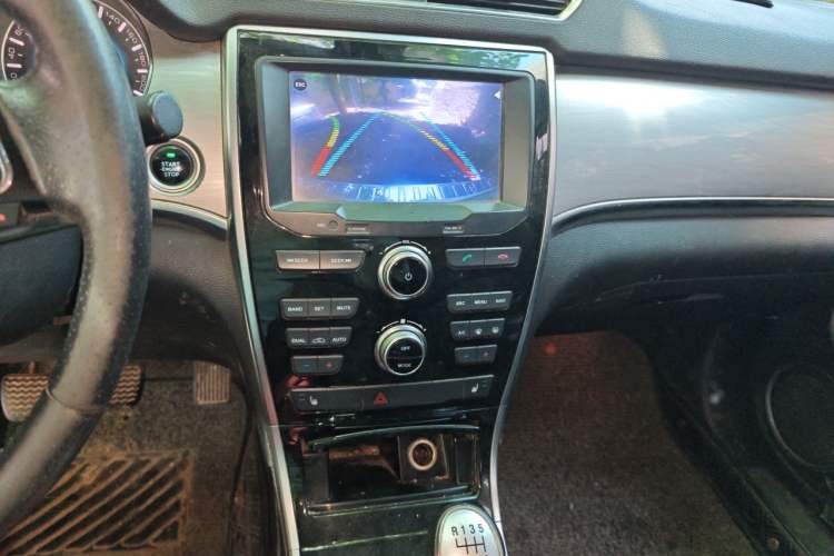Used Haval H2 2014 1.5T Manual Two-Wheel Drive Prestige Edition Audio And AC Panel