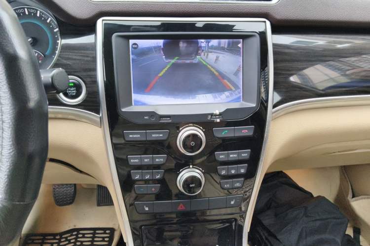 Used Haval H2 2014 1.5T Manual Two-Wheel Drive Urban Edition Audio And AC Panel