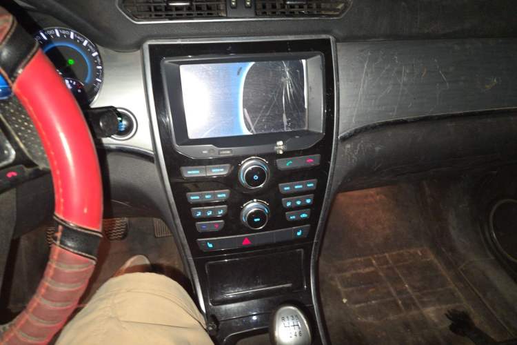 Used Haval H2 2014 1.5T Manual Two-Wheel Drive Elite Edition Audio And AC Panel