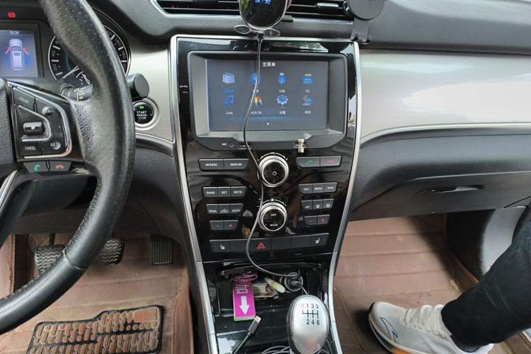 Used Haval H2 2014 1.5T Manual Two-Wheel Drive Prestige Edition Audio And AC Panel