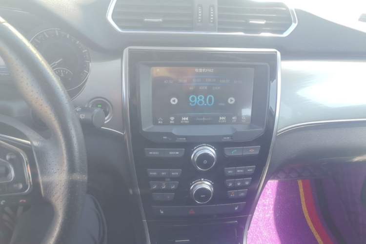Used Haval H2 2014 1.5T Manual Two-Wheel Drive Elite Edition Audio And AC Panel