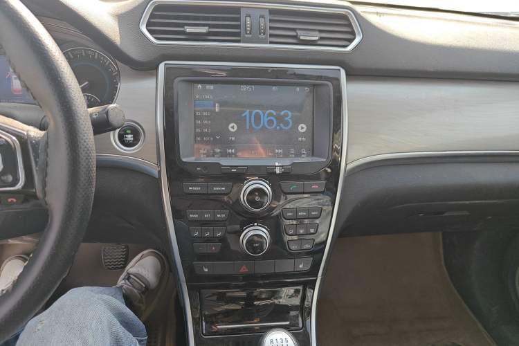Used Haval H2 2014 1.5T Manual Two-Wheel Drive Elite Edition Audio And AC Panel