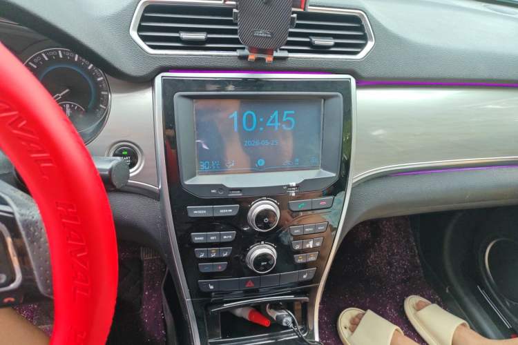 Used Haval H2 2014 1.5T Manual Two-Wheel Drive Elite Edition Audio And AC Panel