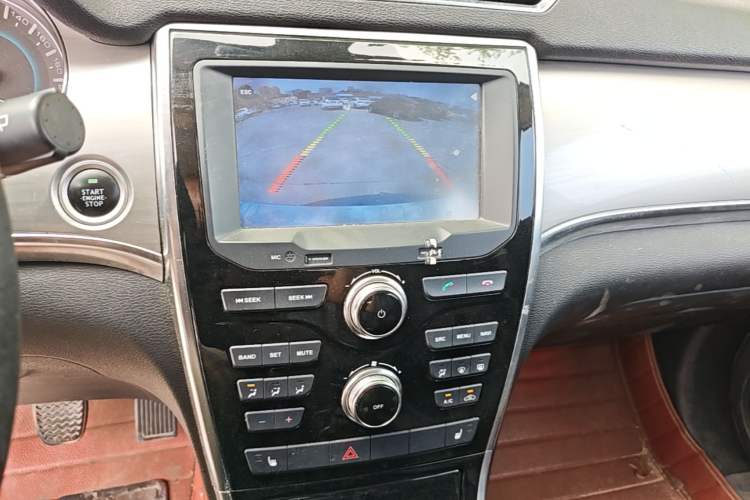 Used Haval H2 2014 1.5T Manual Two-Wheel Drive Elite Edition Audio And AC Panel