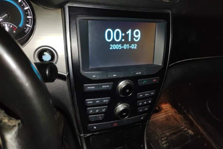 Used Haval H2 2014 1.5T Manual Two-Wheel Drive Elite Edition Audio And AC Panel