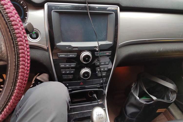 Used Haval H2 2014 1.5T Manual Two-Wheel Drive Elite Edition Audio And AC Panel