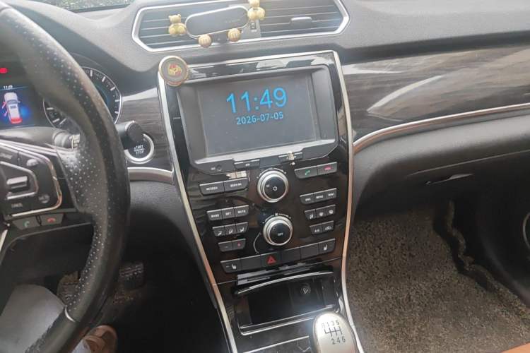 Used Haval H2 2014 1.5T Manual Two-Wheel Drive Elite Edition Audio And AC Panel