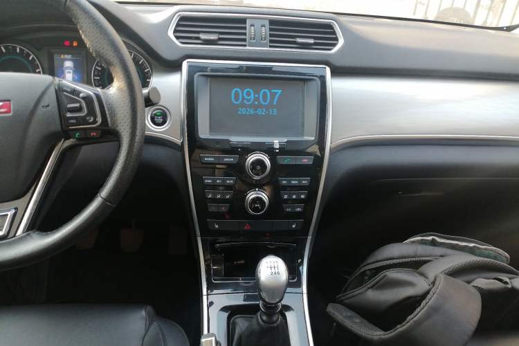 Used Haval H2 2014 1.5T Manual Two-Wheel Drive Elite Edition Audio And AC Panel