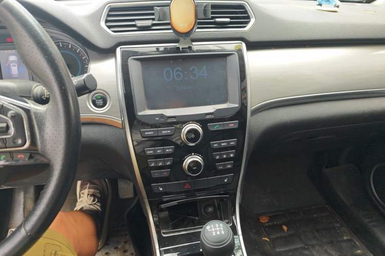Used Haval H2 2014 1.5T Manual Two-Wheel Drive Urban Edition Audio And AC Panel