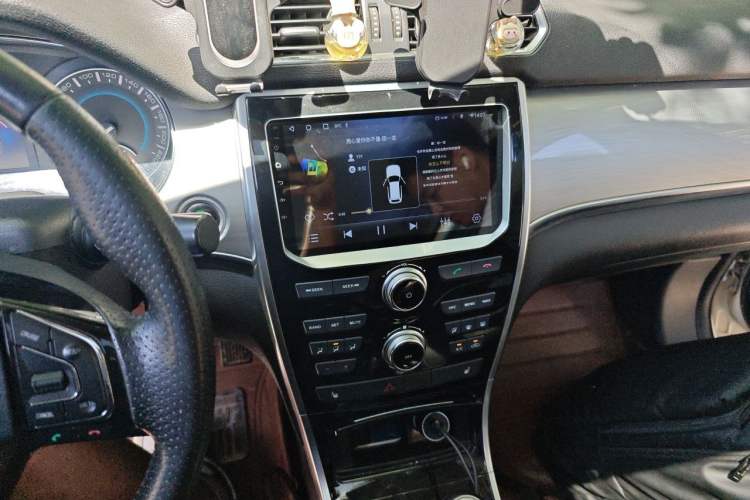 Used Haval H2 2014 1.5T Manual Two-Wheel Drive Elite Edition Audio And AC Panel
