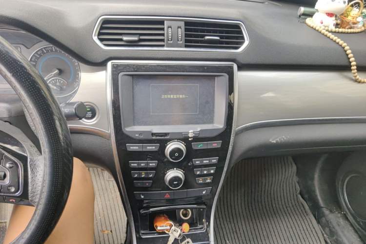 Used Haval H2 2014 1.5T Manual Two-Wheel Drive Urban Edition Audio And AC Panel