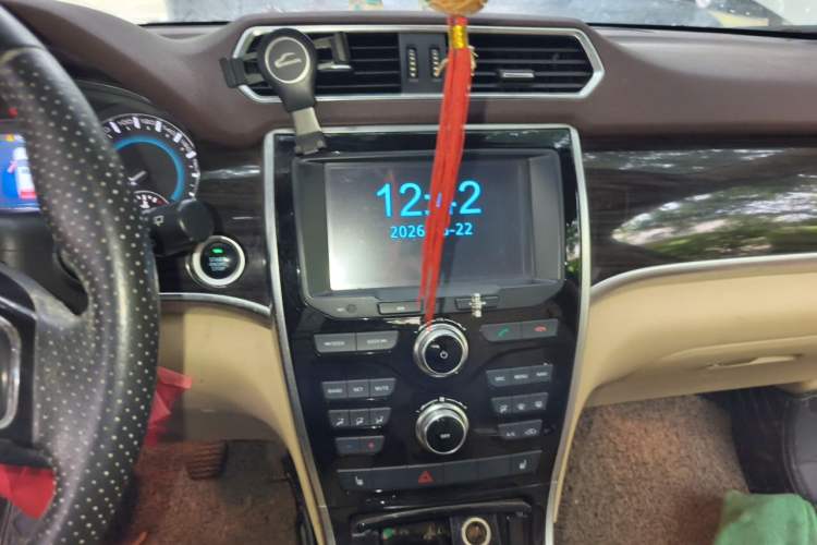 Used Haval H2 2014 1.5T Manual Two-Wheel Drive Elite Edition Audio And AC Panel