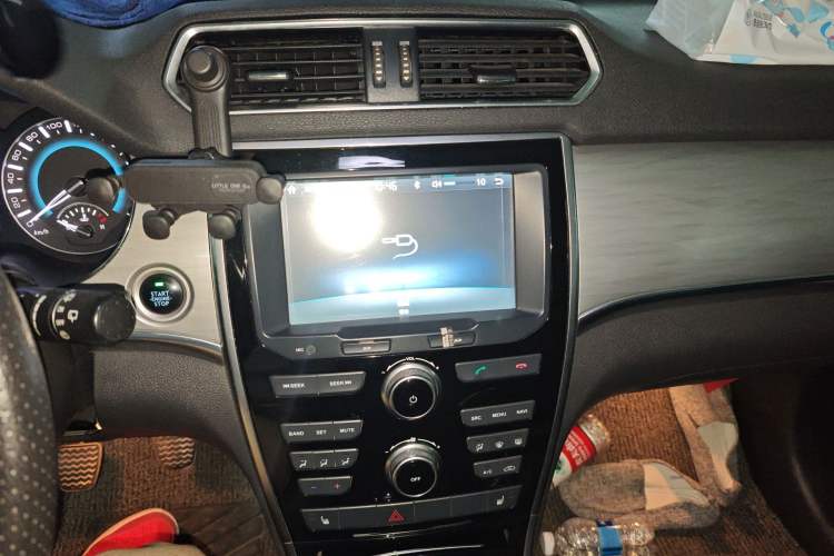 Used Haval H2 2014 1.5T Manual Two-Wheel Drive Elite Edition Audio And AC Panel