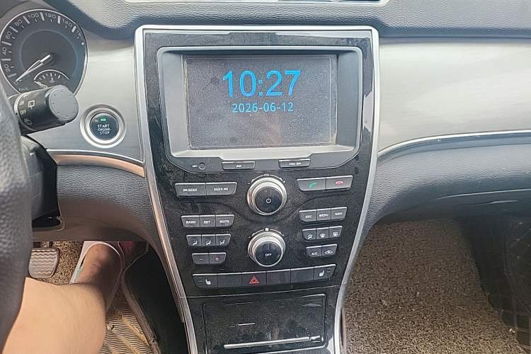 Used Haval H2 2014 1.5T Manual Two-Wheel Drive Elite Edition Audio And AC Panel