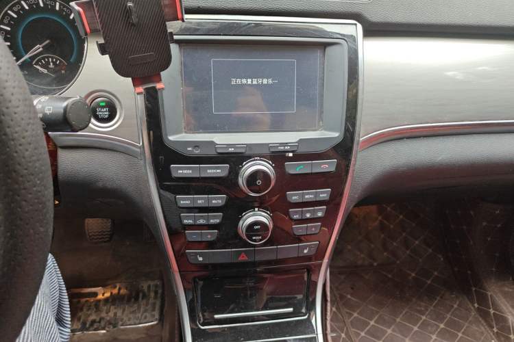 Used Haval H2 2014 1.5T Manual 4x4 Prestige Edition Audio And AC Panel