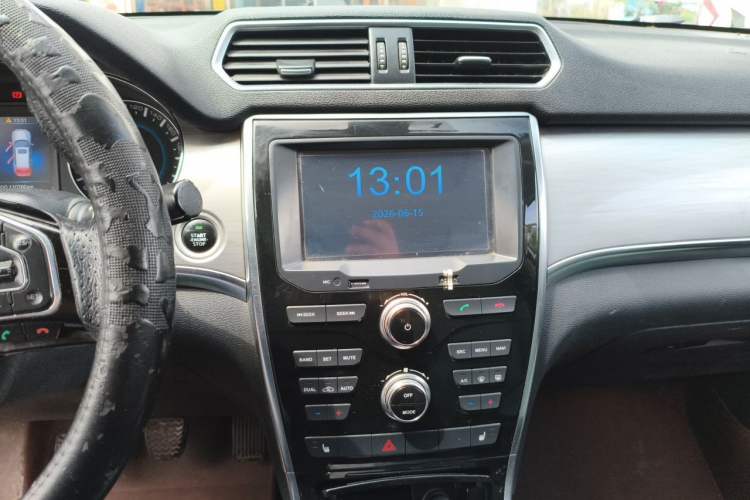 Used Haval H2 2014 1.5T Manual Two-Wheel Drive Prestige Edition Audio And AC Panel
