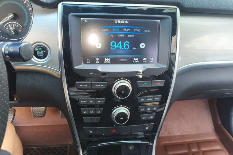 Used Haval H2 2014 1.5T Manual Two-Wheel Drive Elite Edition Audio And AC Panel