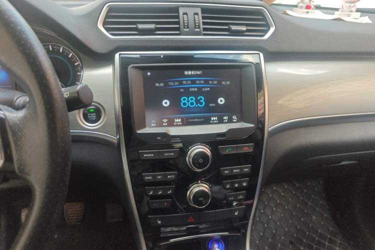 Used Haval H2 2014 1.5T Manual Two-Wheel Drive Elite Edition Audio And AC Panel